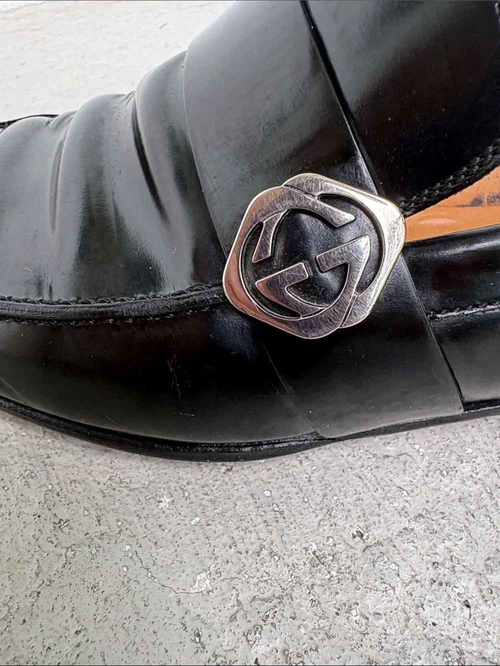 Gucci Double GG leather slippers